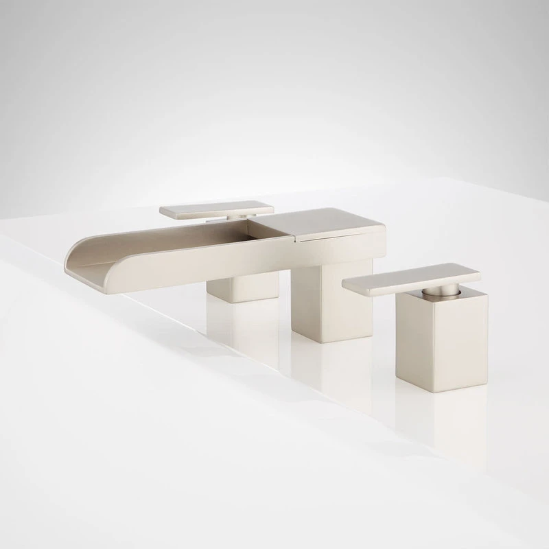 Signature Hardware 924625 Willis Deck Mounted Roman Tub Filler - Chrome 4 Signature Hardware 924625 Willis Deck Mounted Roman Tub Filler - Chrome - Image 4